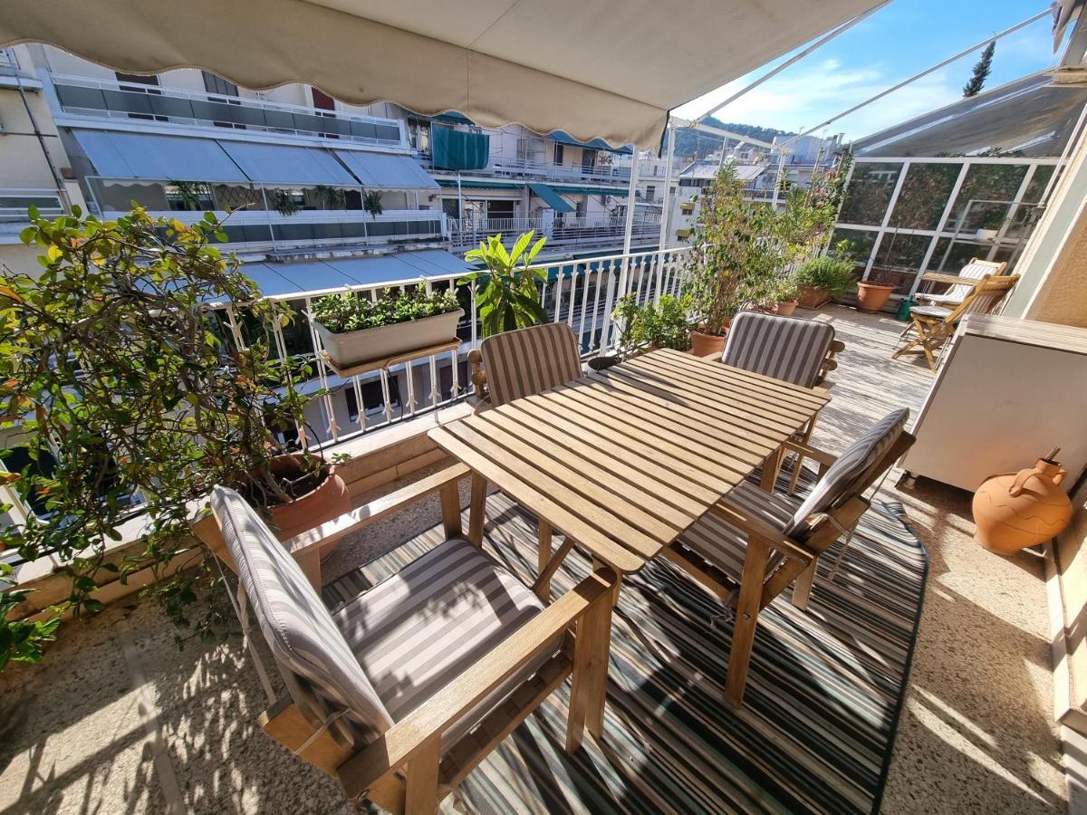Cozy Apartment With Wrap Around Balcony Atény Exteriér fotografie